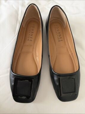 Journee Collection Black Square-Toe Ballet Flats with Decorative Square Accent